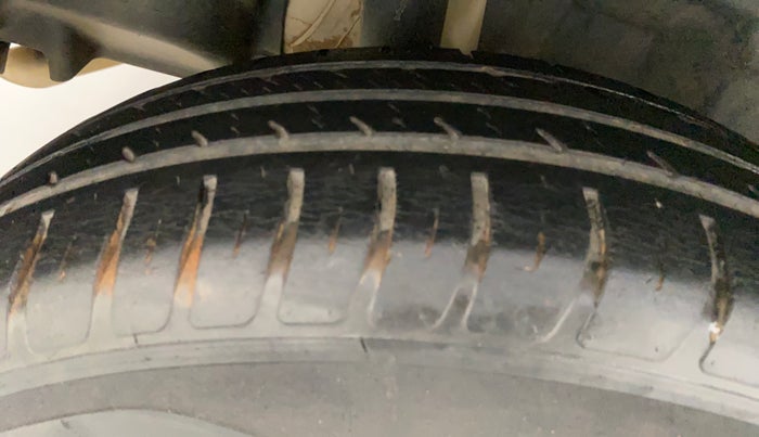 2018 Maruti Swift VXI AMT, Petrol, Automatic, 26,366 km, Right Rear Tyre Tread