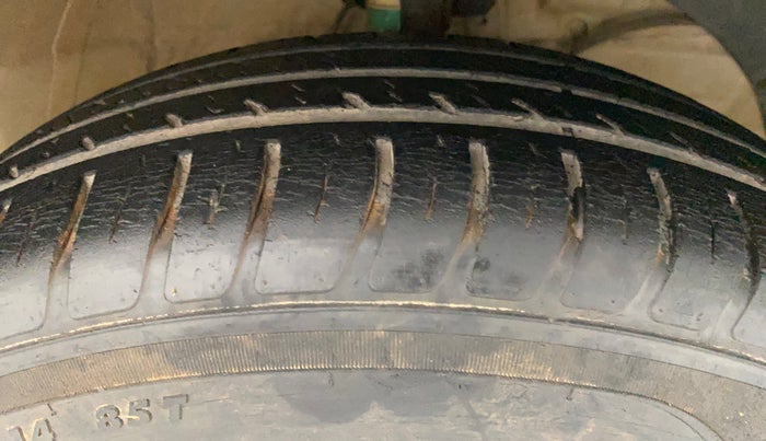 2018 Maruti Swift VXI AMT, Petrol, Automatic, 26,366 km, Right Front Tyre Tread