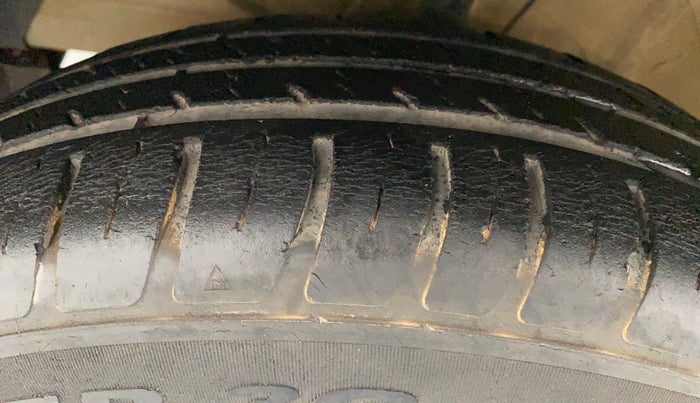 2018 Maruti Swift VXI AMT, Petrol, Automatic, 26,366 km, Left Front Tyre Tread
