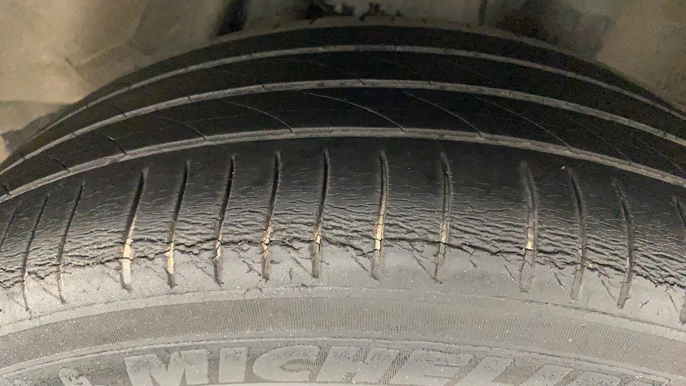 2013 Honda City 1.5L I-VTEC V MT, Petrol, Manual, 1,04,308 km, Left Rear Tyre Tread