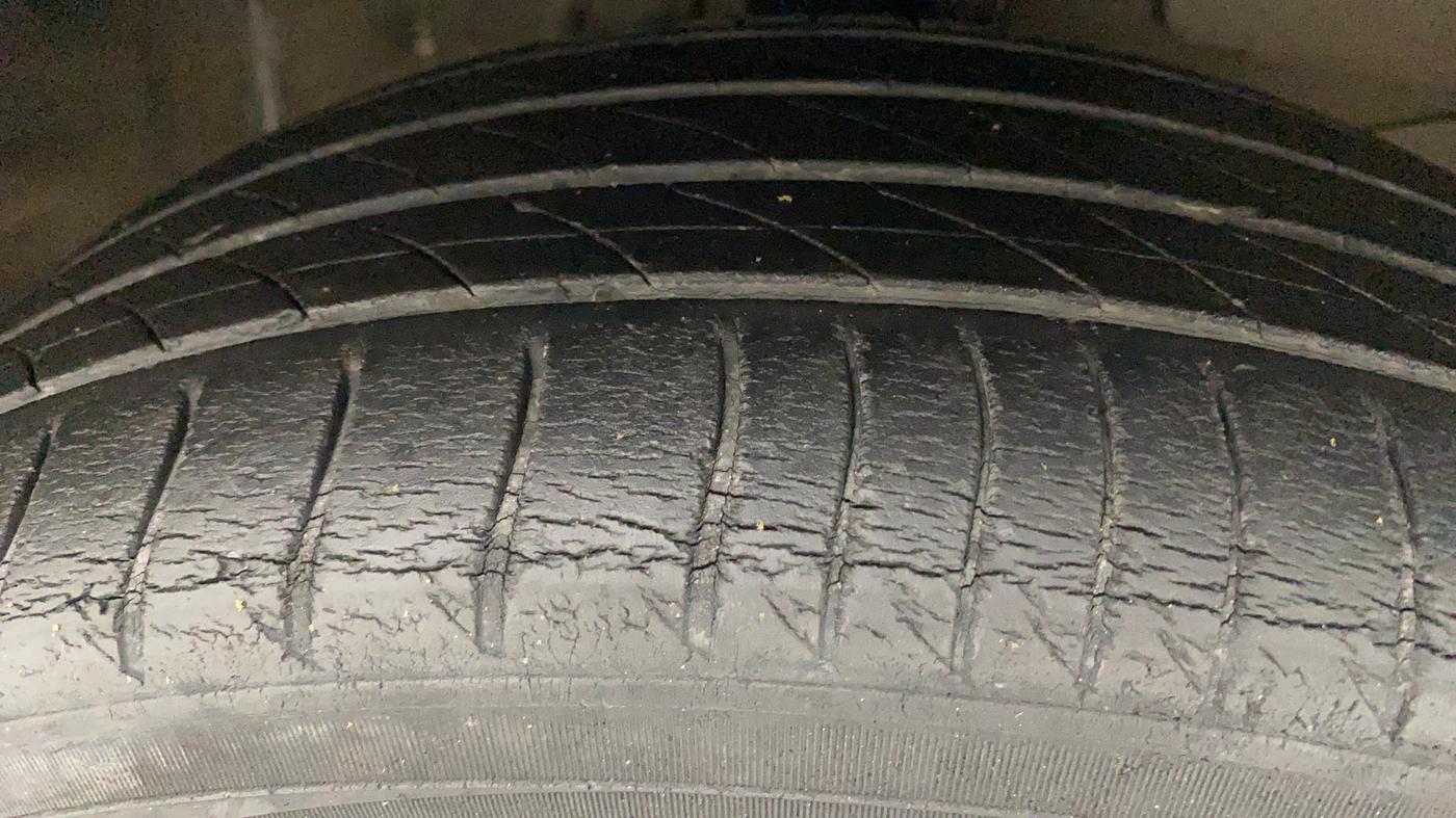 2013 Honda City 1.5L I-VTEC V MT, Petrol, Manual, 1,04,308 km, Right Front Tyre Tread