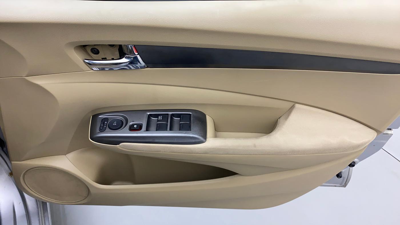 2013 Honda City 1.5L I-VTEC V MT, Petrol, Manual, 1,04,308 km, Driver Side Door Panels Control