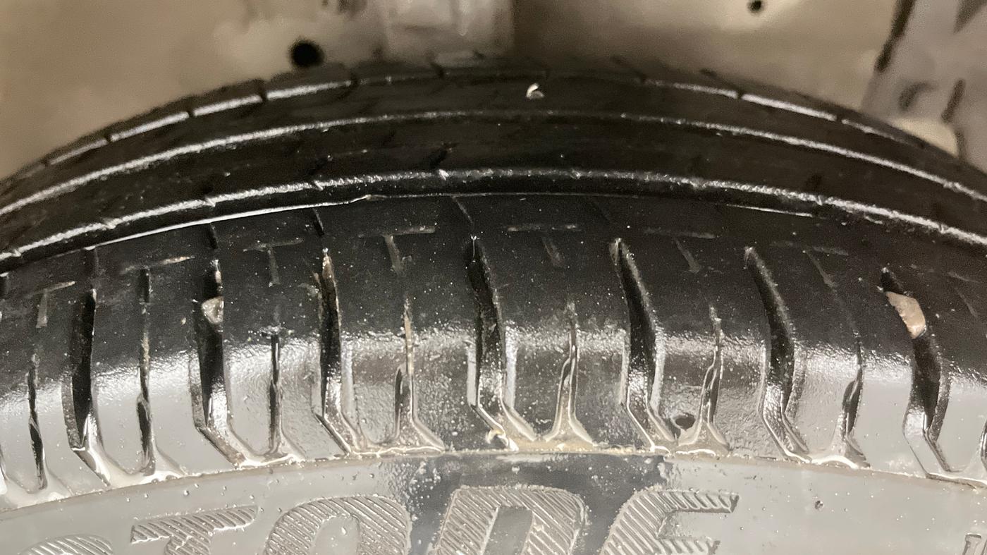 2016 Maruti Swift Dzire VXI, Petrol, Manual, 48,961 km, Right Front Tyre Tread