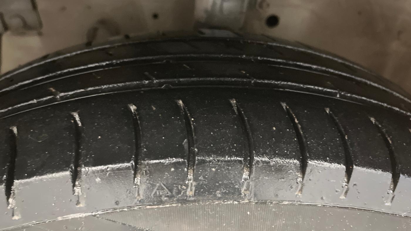 2016 Maruti Swift Dzire VXI, Petrol, Manual, 48,961 km, Left Front Tyre Tread