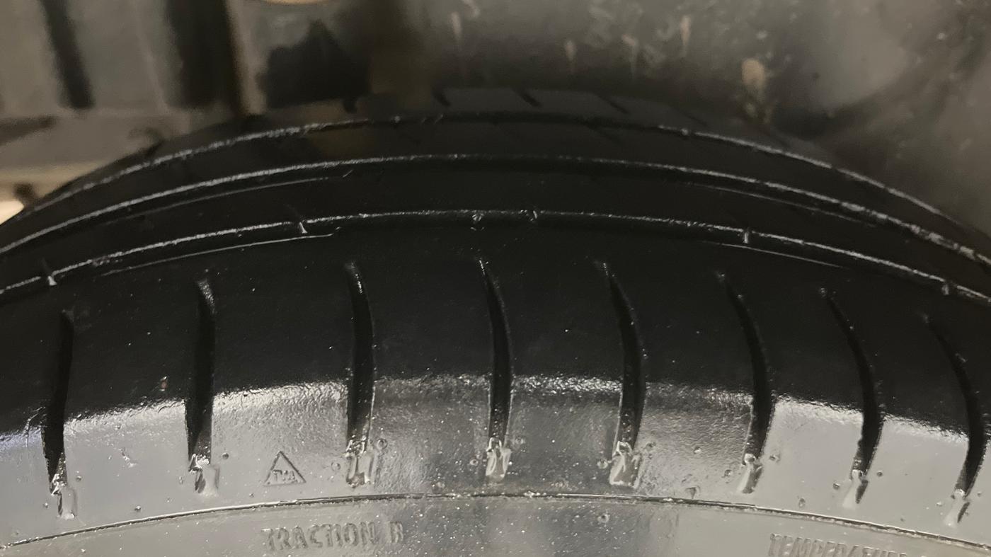 2016 Maruti Swift Dzire VXI, Petrol, Manual, 48,961 km, Right Rear Tyre Tread