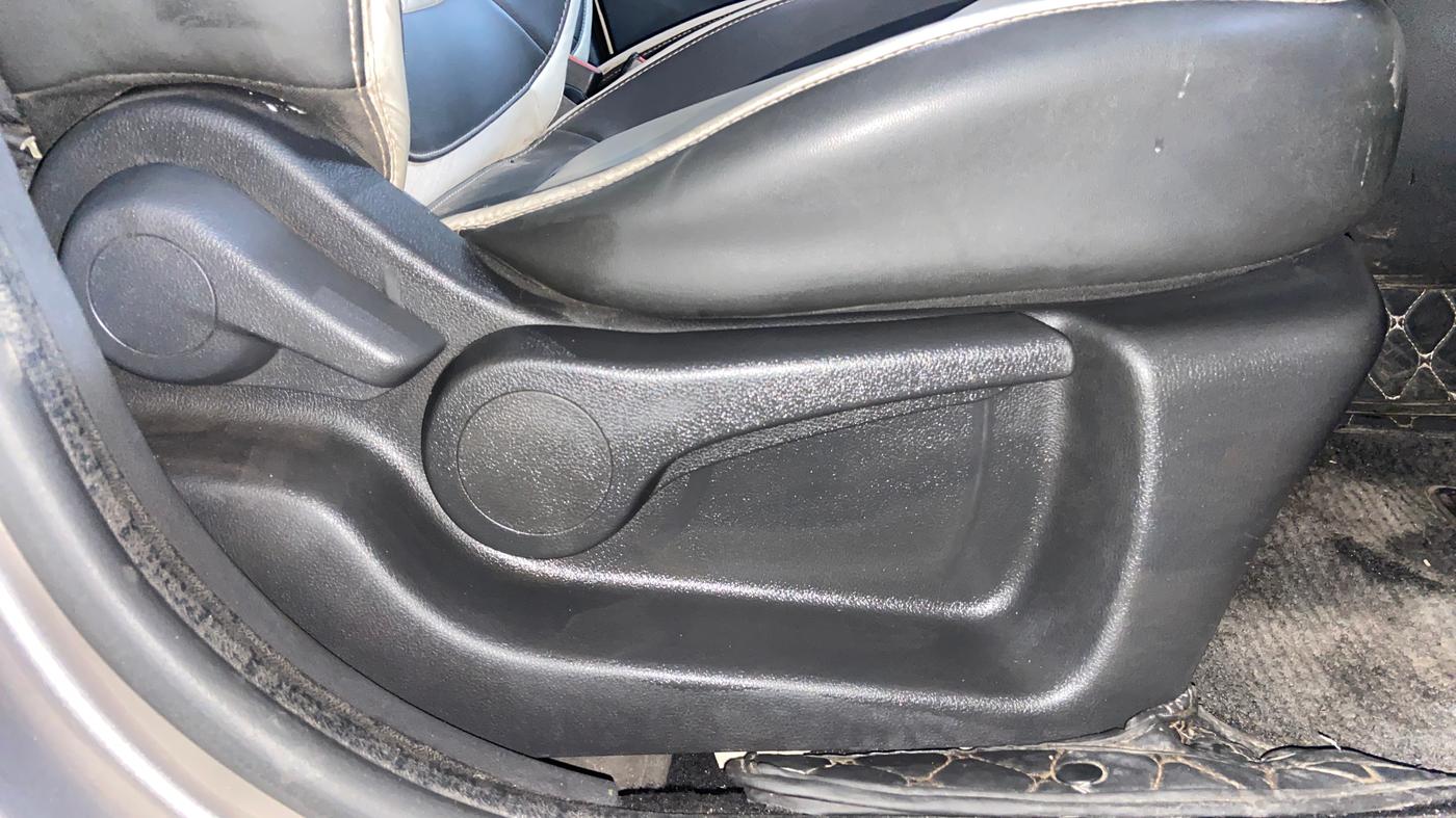 2017 Renault Captur PLATINE DIESEL , Diesel, Manual, 1,17,918 km, Driver Side Adjustment Panel