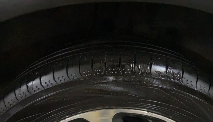 2017 Renault Captur PLATINE DIESEL , Diesel, Manual, 1,18,040 km, Left Rear Tyre Tread