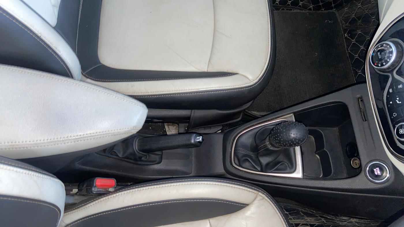 2017 Renault Captur PLATINE DIESEL , Diesel, Manual, 1,17,918 km, Gear Lever
