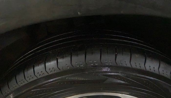 2017 Renault Captur PLATINE DIESEL , Diesel, Manual, 1,18,040 km, Right Rear Tyre Tread