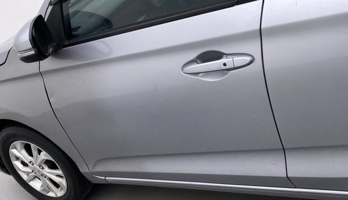 2019 Honda Amaze 1.2L I-VTEC V, CNG, Manual, 87,344 km, Front passenger door - Slightly dented