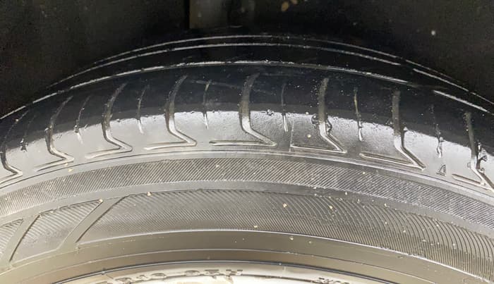2017 Ford Ecosport TITANIUM 1.5L DIESEL, Diesel, Manual, 1,48,216 km, Right Rear Tyre Tread