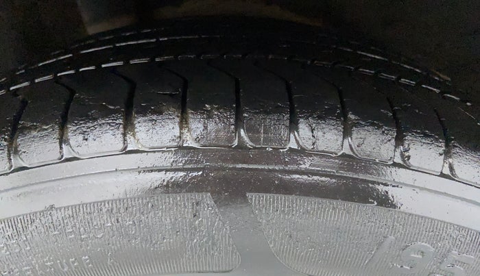 2010 Honda Civic 1.8L I-VTEC V MT, Petrol, Manual, 74,597 km, Right Rear Tyre Tread