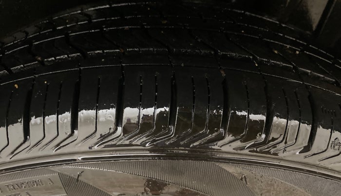 2020 Maruti Vitara Brezza VDI, Diesel, Manual, 52,852 km, Left Rear Tyre Tread