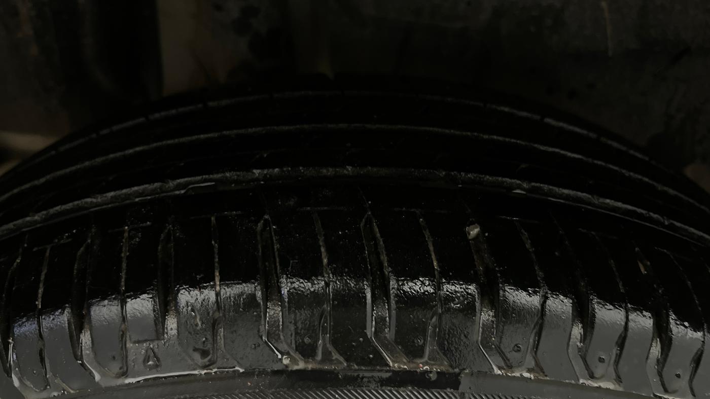 2022 Maruti Swift ZXI AMT, Petrol, Automatic, 39,752 km, Right Rear Tyre Tread