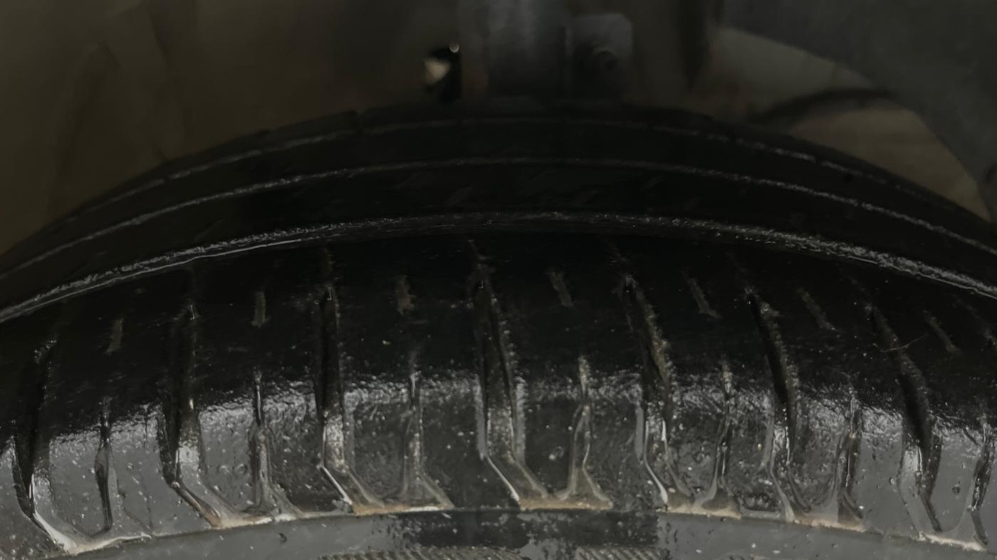 2022 Maruti Swift ZXI AMT, Petrol, Automatic, 39,752 km, Right Front Tyre Tread