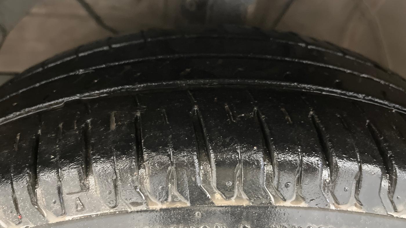 2022 Maruti Swift ZXI AMT, Petrol, Automatic, 39,752 km, Left Front Tyre Tread