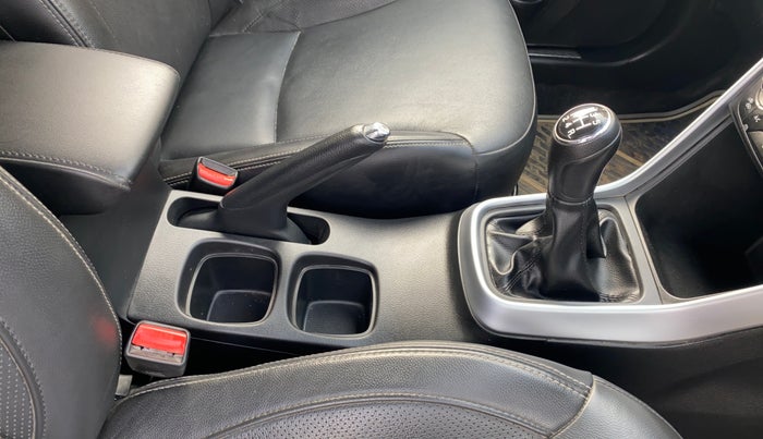 2020 Maruti S Cross ALPHA 1.5, Petrol, Manual, 1,03,527 km, Gear Lever