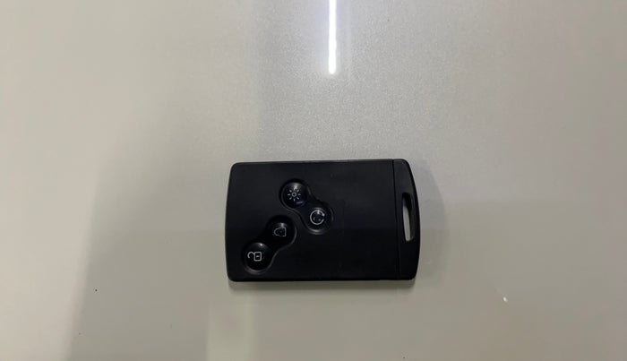 2020 Nissan Kicks XV PREMIUM (O) TURBO 1.3 DUAL TONE, Petrol, Manual, 54,686 km, Key Close Up