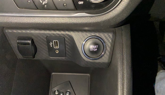 2020 Nissan Kicks XV PREMIUM (O) TURBO 1.3 DUAL TONE, Petrol, Manual, 54,686 km, Keyless Start/ Stop Button