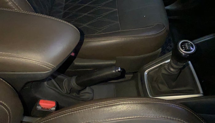 2020 Nissan Kicks XV PREMIUM (O) TURBO 1.3 DUAL TONE, Petrol, Manual, 54,686 km, Gear Lever