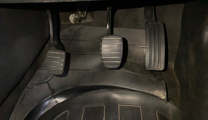 2020 Nissan Kicks XV PREMIUM (O) TURBO 1.3 DUAL TONE, Petrol, Manual, 54,686 km, Pedals