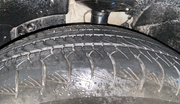 2020 Nissan Kicks XV PREMIUM (O) TURBO 1.3 DUAL TONE, Petrol, Manual, 54,686 km, Left Front Tyre Tread