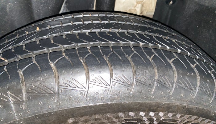 2020 Nissan Kicks XV PREMIUM (O) TURBO 1.3 DUAL TONE, Petrol, Manual, 54,686 km, Left Rear Tyre Tread