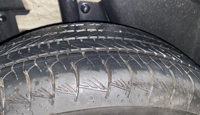 2020 Nissan Kicks XV PREMIUM (O) TURBO 1.3 DUAL TONE, Petrol, Manual, 54,686 km, Right Rear Tyre Tread