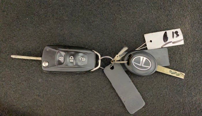 2022 Tata Tiago XT CNG, CNG, Manual, 73,666 km, Key Close Up