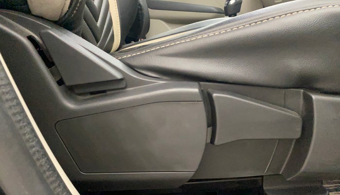 2024 Renault TRIBER RXZ, Petrol, Manual, 16,560 km, Driver Side Adjustment Panel