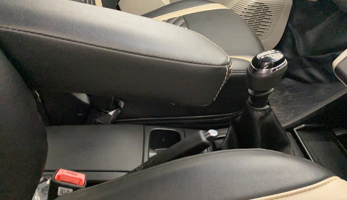 2024 Renault TRIBER RXZ, Petrol, Manual, 16,560 km, Gear Lever