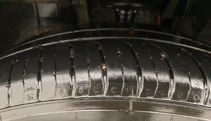 2024 Renault TRIBER RXZ, Petrol, Manual, 16,560 km, Left Front Tyre Tread