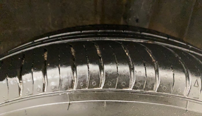 2024 Renault TRIBER RXZ, Petrol, Manual, 16,560 km, Left Rear Tyre Tread