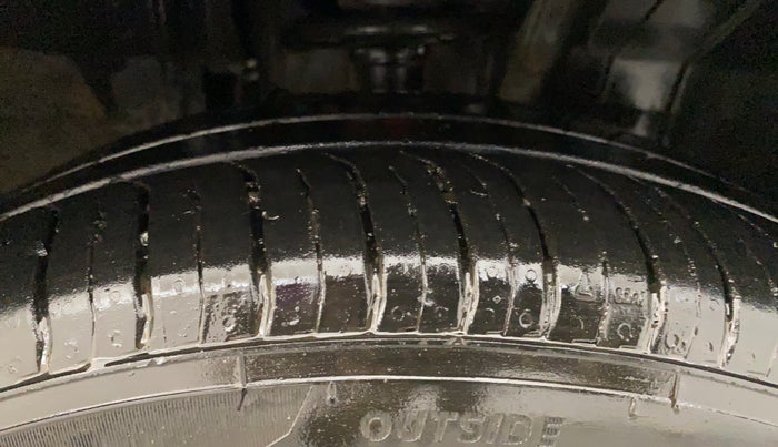 2024 Renault TRIBER RXZ, Petrol, Manual, 16,560 km, Right Front Tyre Tread