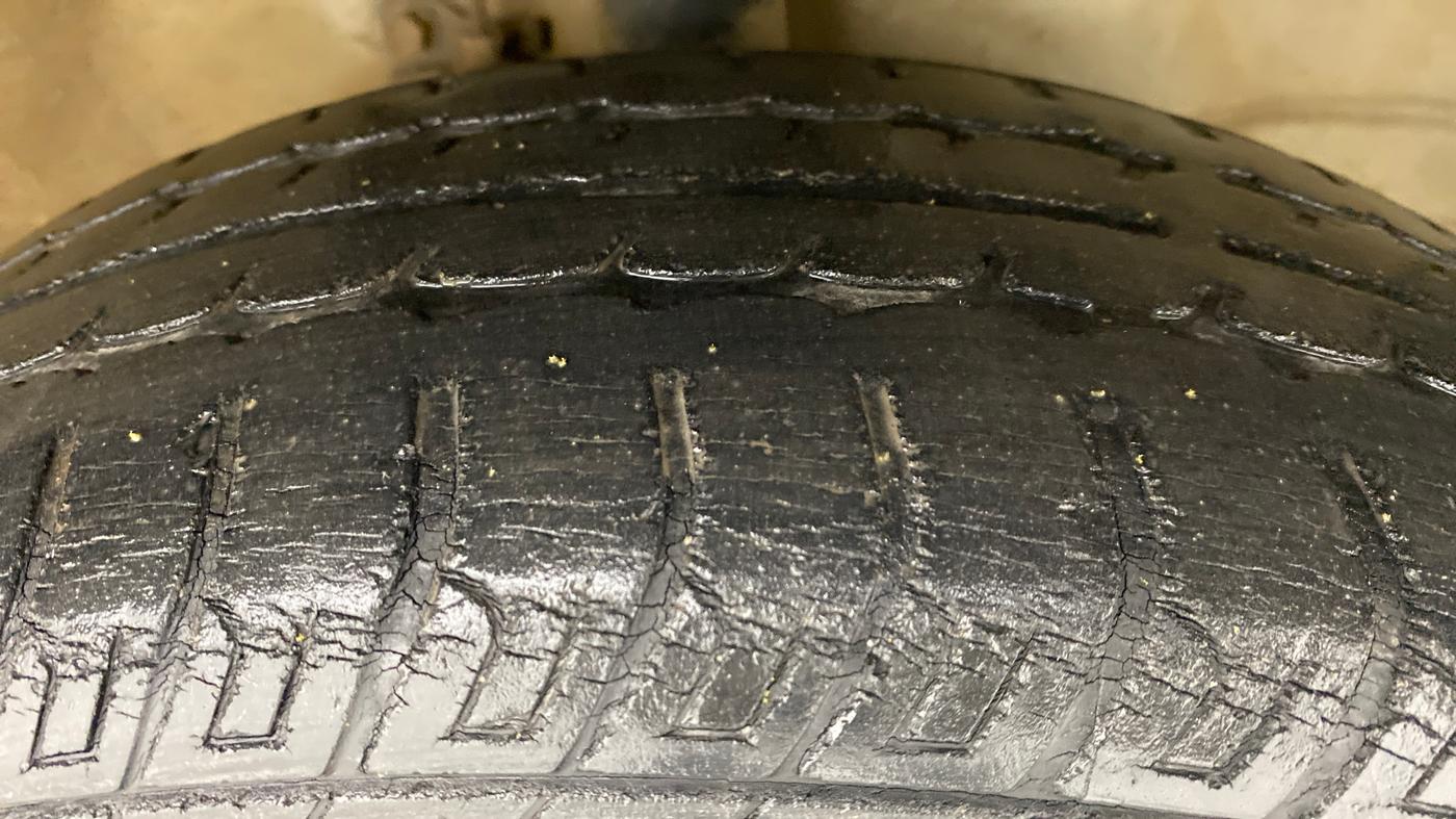 2013 Maruti Wagon R 1.0 VXI, Petrol, Manual, 67,293 km, Right Front Tyre Tread