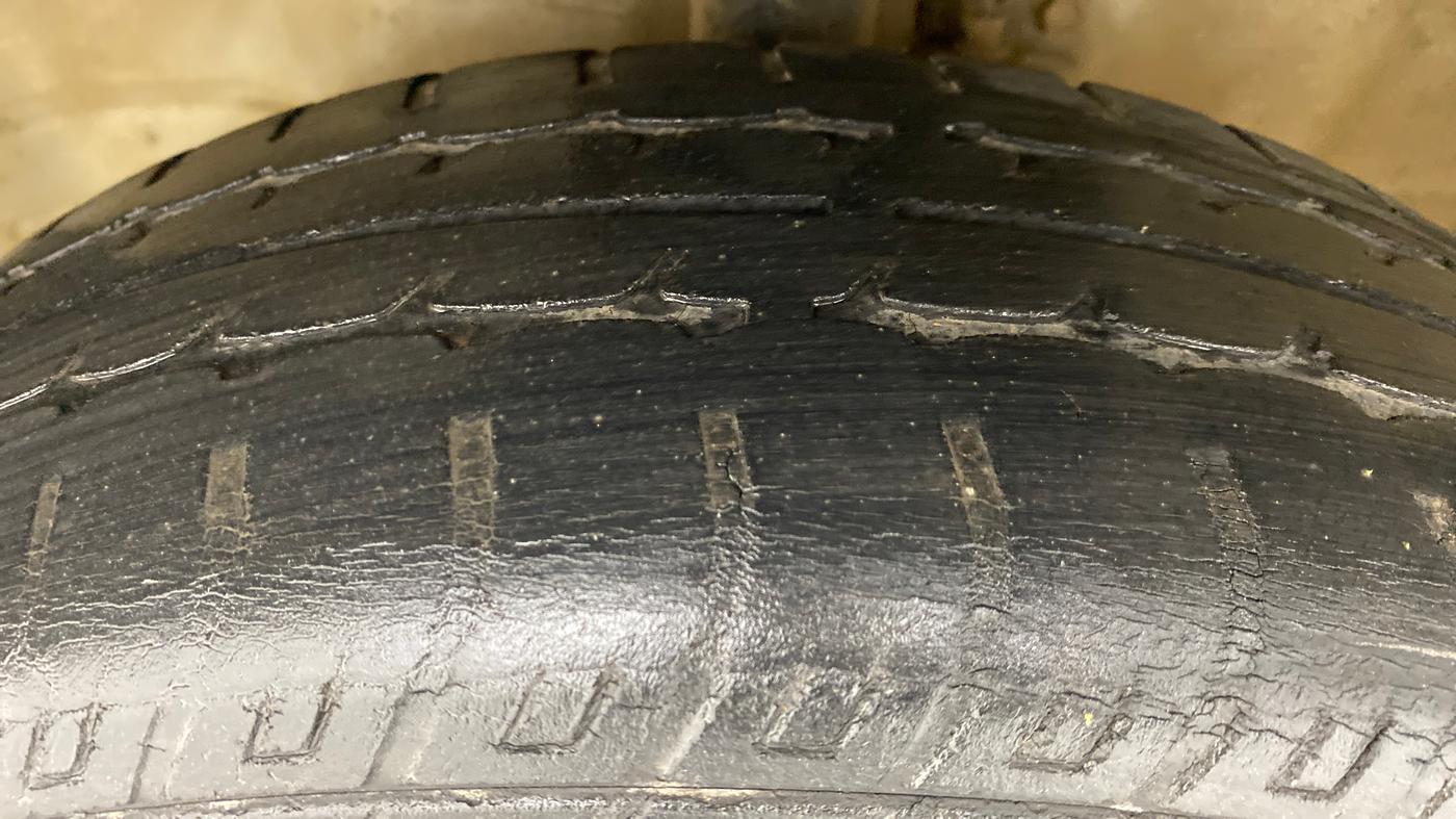 2013 Maruti Wagon R 1.0 VXI, Petrol, Manual, 67,293 km, Left Front Tyre Tread