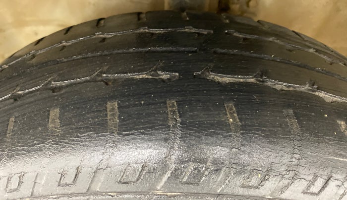 2013 Maruti Wagon R 1.0 VXI, Petrol, Manual, 67,293 km, Left Front Tyre Tread
