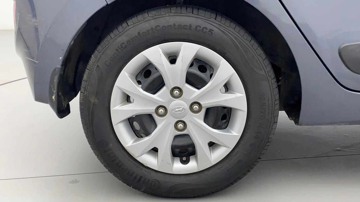 2015 Hyundai Grand i10 SPORTZ 1.2 KAPPA VTVT, Petrol, Manual, 1,00,173 km, Right Rear Wheel