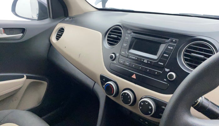 2015 Hyundai Grand i10 SPORTZ 1.2 KAPPA VTVT, Petrol, Manual, 1,00,173 km, Dashboard - Minor scratches