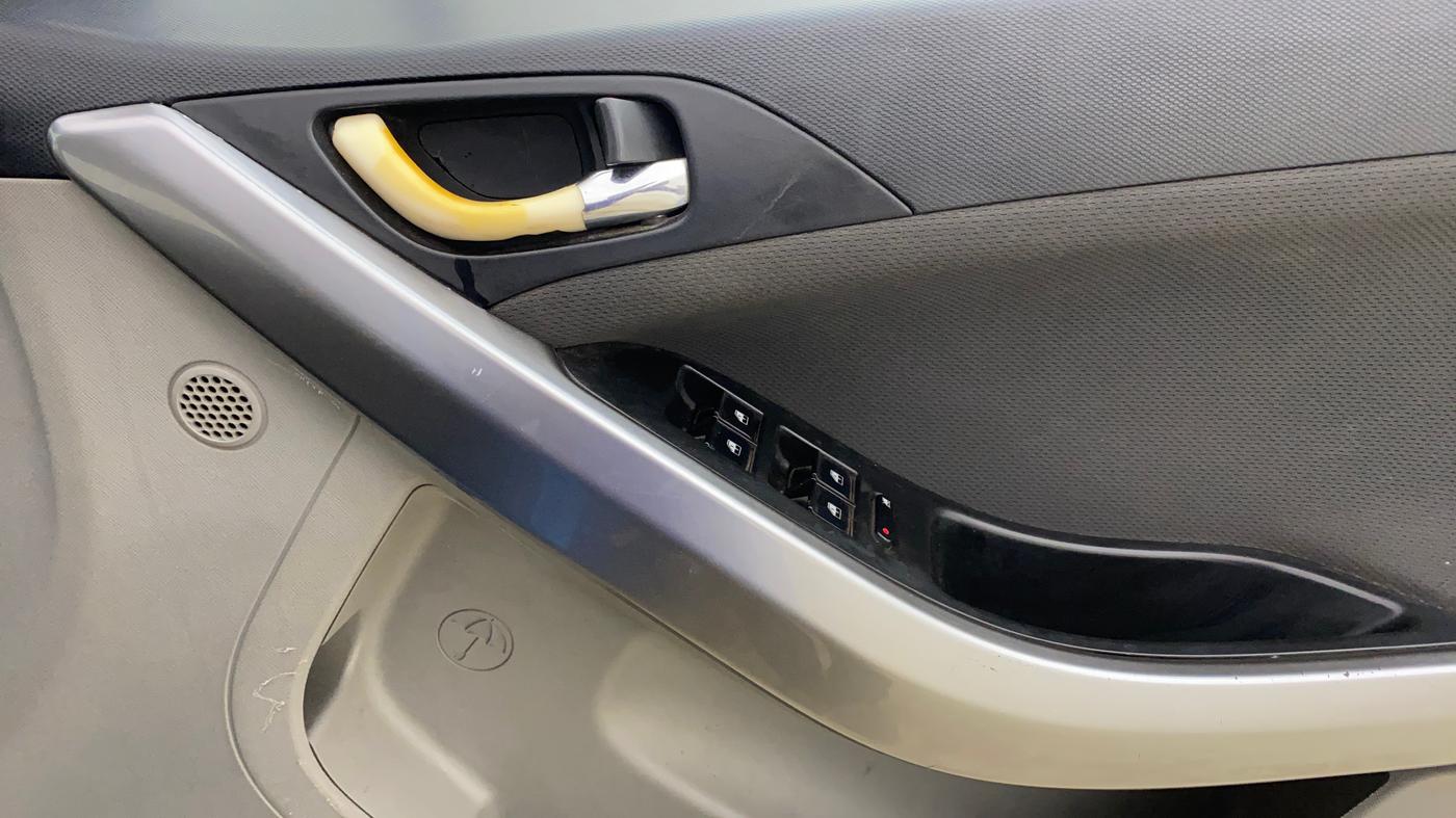 2018 Tata NEXON XZ PLUS DIESEL, Diesel, Manual, 1,22,860 km, Driver Side Door Panels Control
