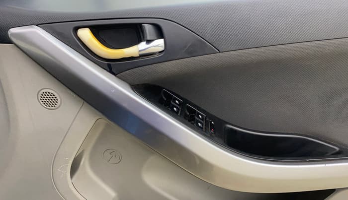2018 Tata NEXON XZ PLUS DIESEL, Diesel, Manual, 1,22,785 km, Driver Side Door Panels Control