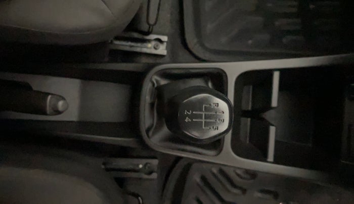 2022 Renault Kwid RXL 0.8 (O), Petrol, Manual, 6,878 km, Gear Lever