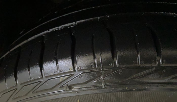 2022 Tata NEXON XZA PLUS (PREMIUM) KAZIRANGA PETROL, Petrol, Automatic, 32,262 km, Right Rear Tyre Tread