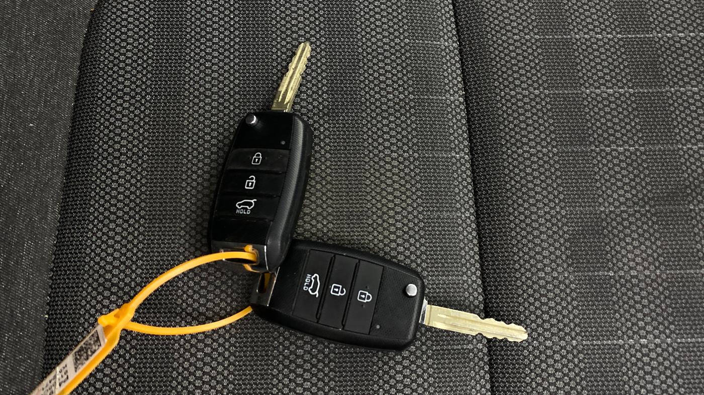 2022 KIA SONET HTK PLUS 1.2, Petrol, Manual, 33,404 km, Key Close Up