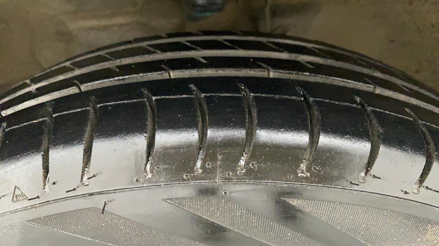 2017 Maruti Wagon R 1.0 LXI, CNG, Manual, 51,165 km, Left Front Tyre Tread