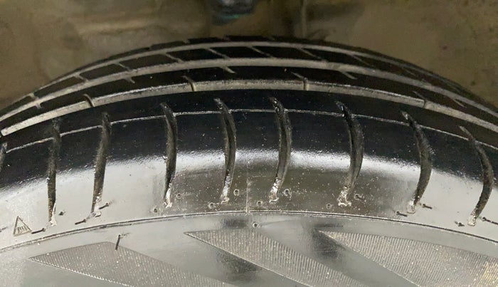 2017 Maruti Wagon R 1.0 LXI, CNG, Manual, 51,165 km, Left Front Tyre Tread