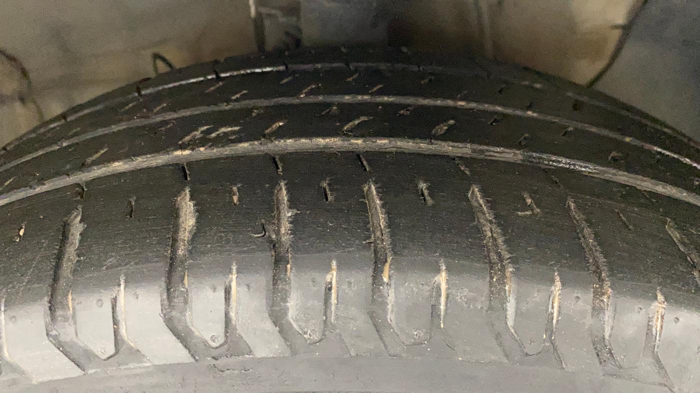 2020 Hyundai Verna SX 1.5 VTVT, Petrol, Manual, 31,897 km, Right Front Tyre Tread