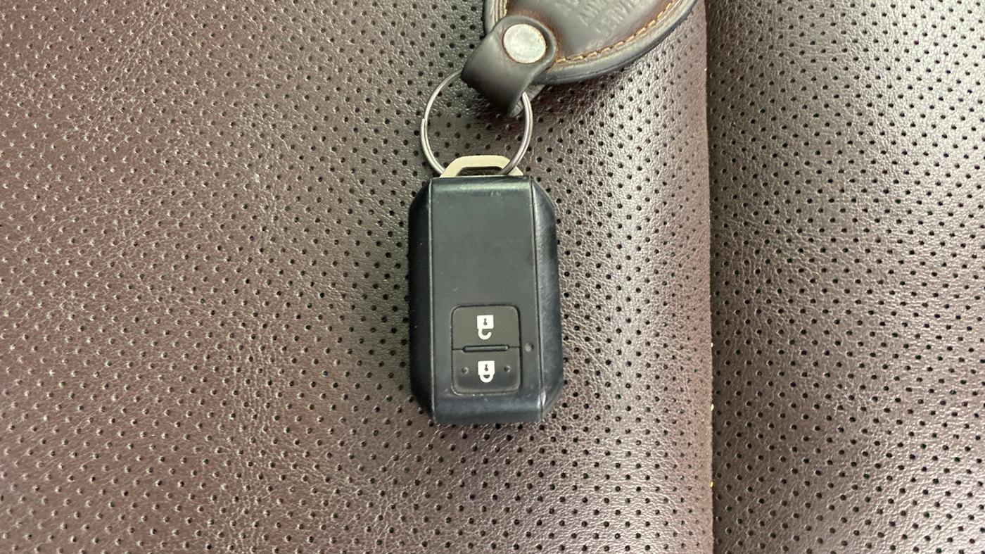 2024 Maruti Grand Vitara ALPHA SMART HYBRID AT, Petrol, Automatic, 27,304 km, Key Close Up