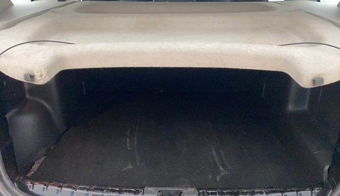 2018 Nissan Terrano XV D PREMIUM AMT, Diesel, Automatic, 38,254 km, Boot Inside