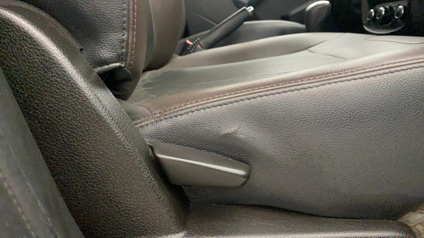 2018 Nissan Terrano XV D PREMIUM AMT, Diesel, Automatic, 38,254 km, Driver Side Adjustment Panel